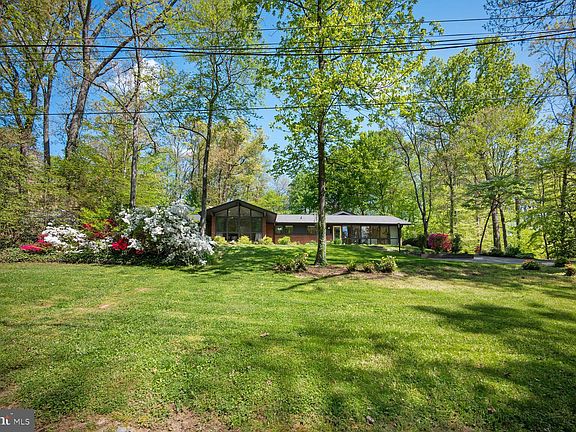 4th image of 8522 & 8520 Forest Dr