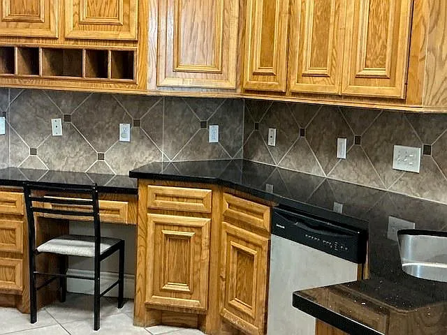 3 bed, 2.0 bath, 1758 sqft, $2,600 — Photo 4