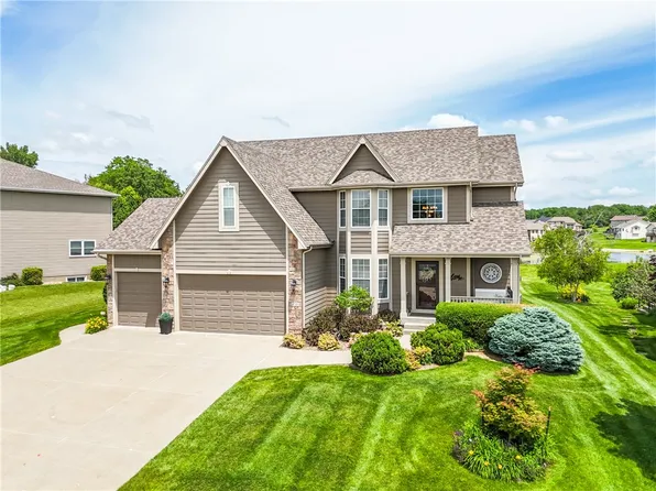 4735 Windsor Cir, Pleasant Hill, IA 50327