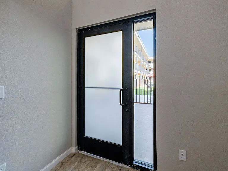 Alma Apartments — Photo 61