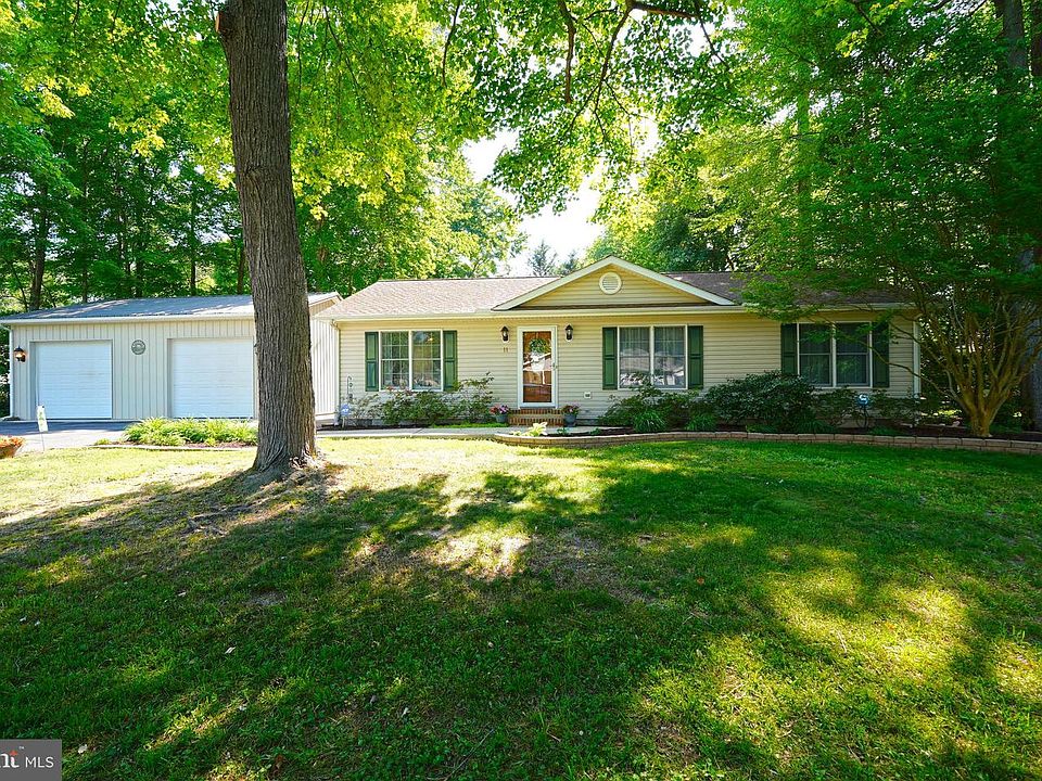 1st image of 11 Maplewood Dr