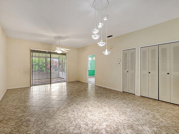 5th image of 557 NW San Remo Circle