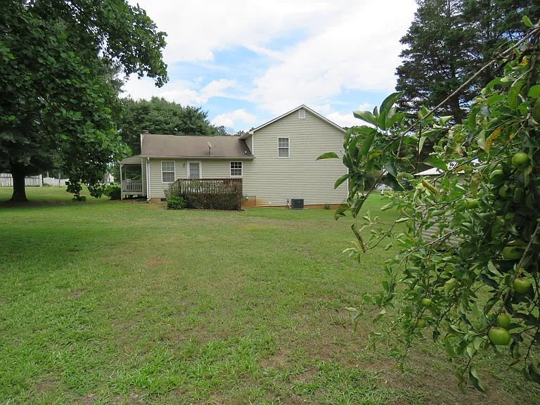 105 Joe Dr — Photo 3