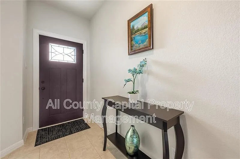 4 bed, 2.0 bath, 1848 sqft, $2,300 — Photo 3