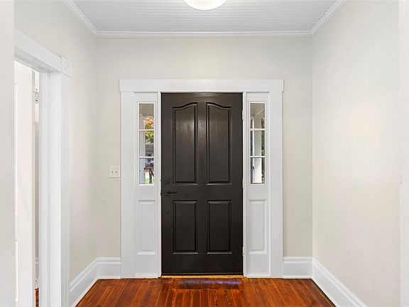 4th image of 210 W University Ave