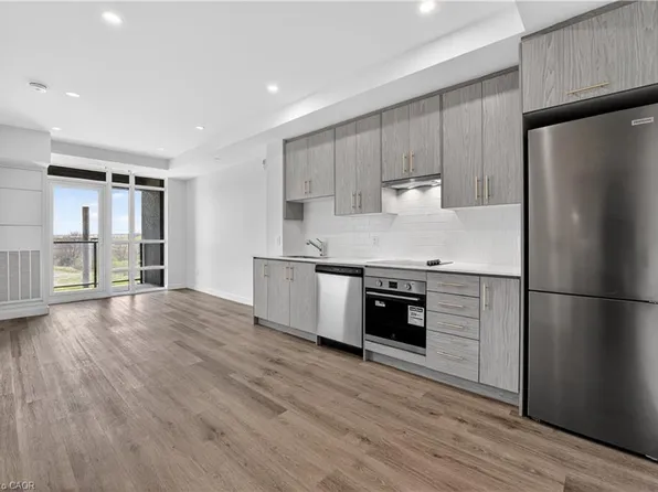 461 Green Rd #321, Hamilton, ON L8E 5B4