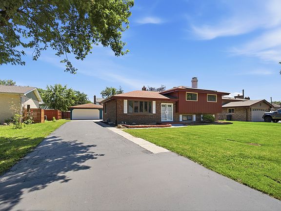 4th image of 191 Montclare Ln