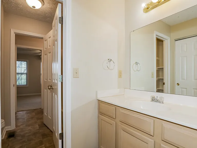 1541 Brookfield Cir — Photo 14