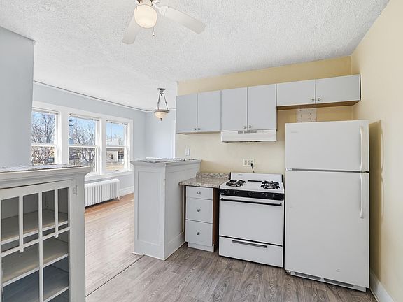 3rd image of 286 Van Buren Ave APT 6