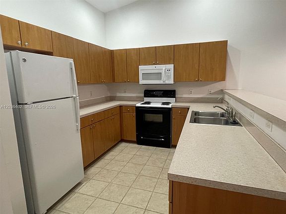 4th image of 3857/3859 Kittyhawk Dr