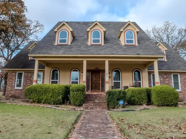 101 Red River Dr, Sherwood, AR 72120