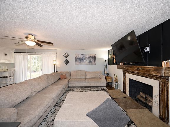 4th image of 3210 Bryant St.