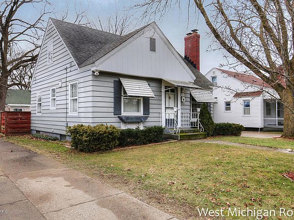 3rd image of 1660 Tamarack Ave NW