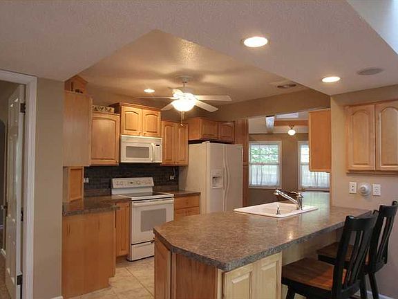 2nd image of 342 Woodland Dr SE