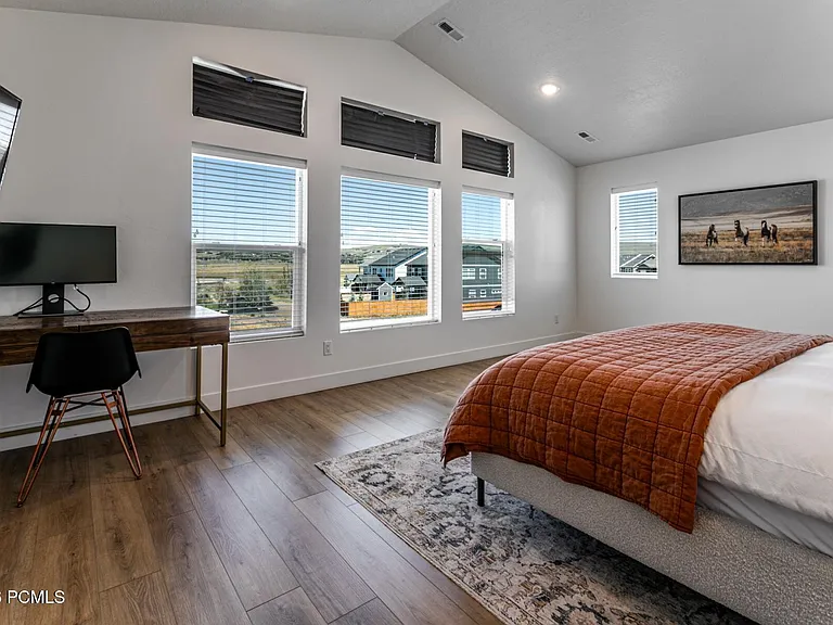 6885 Woods Rose Dr — Photo 14