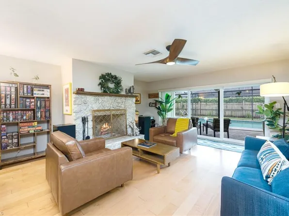 216 Willoughby DR, NAPLES, FL 34110