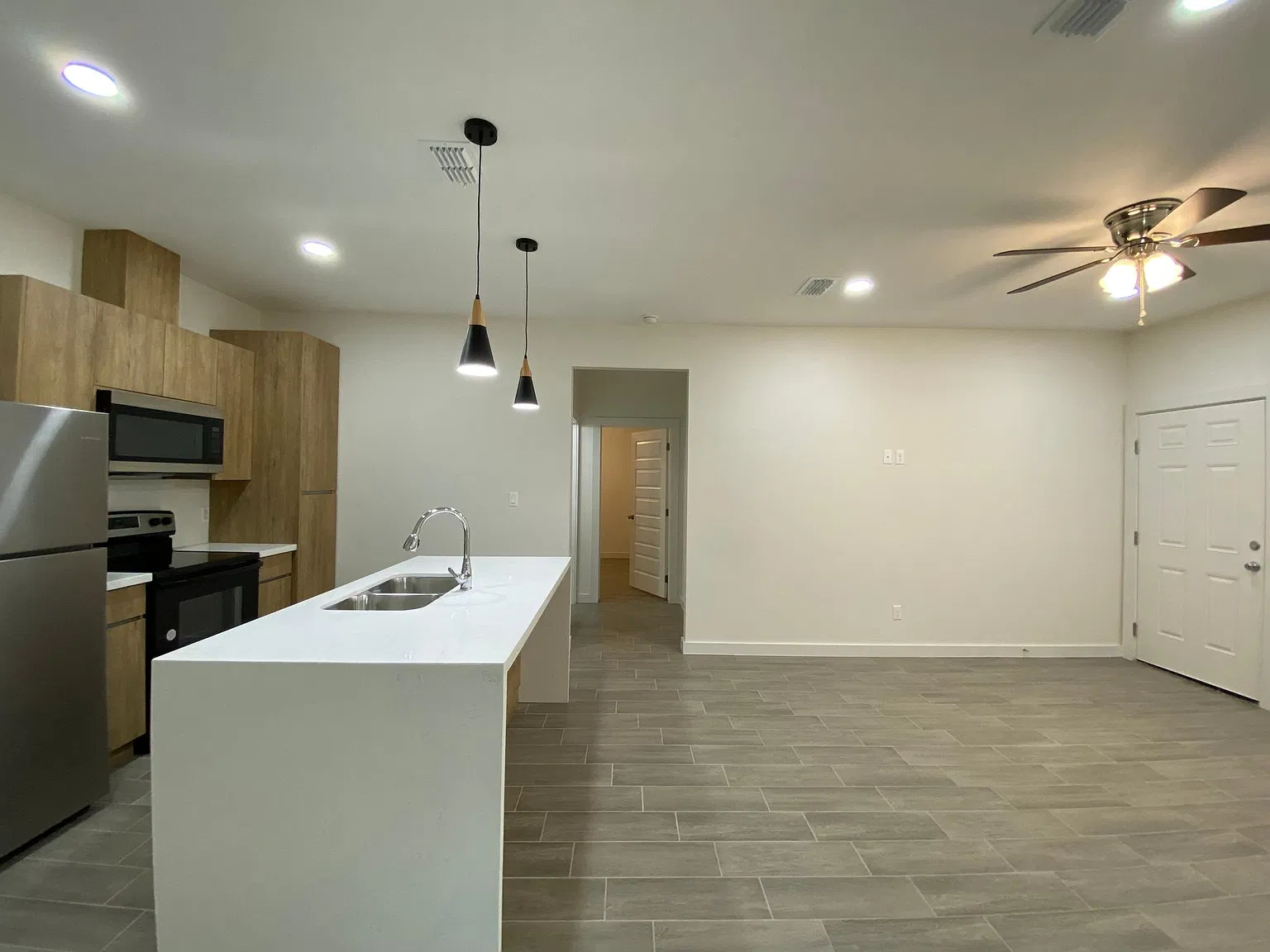 3 bed, 1100 sqft, $1,250 — Photo 4