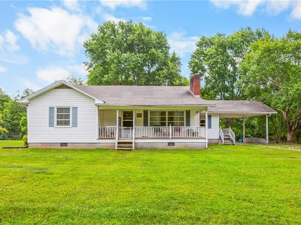 304 Armstrong Rd, Pilot Mtn, NC 27041