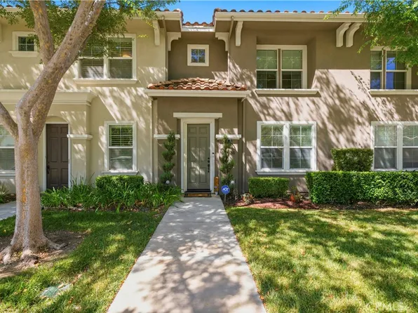 24085 Avocado Ln, Valencia, CA 91354