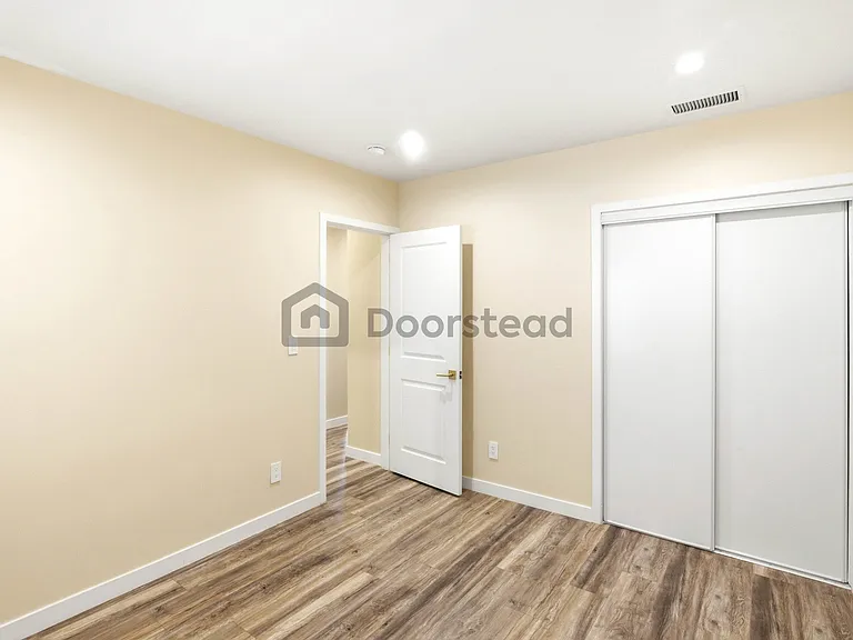 7414 Lasaine Ave — Photo 21