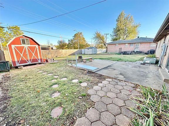 5th image of 4445 Woodedge Dr