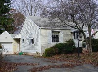 53 Crossland Rd, West Warwick, RI 02893