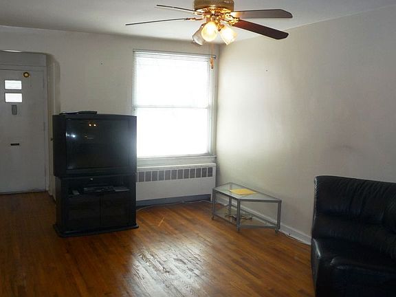 Spacious living room