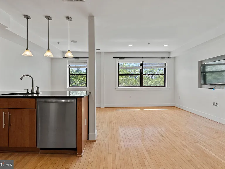 1524 Independence Ave SE #303 — Photo 6