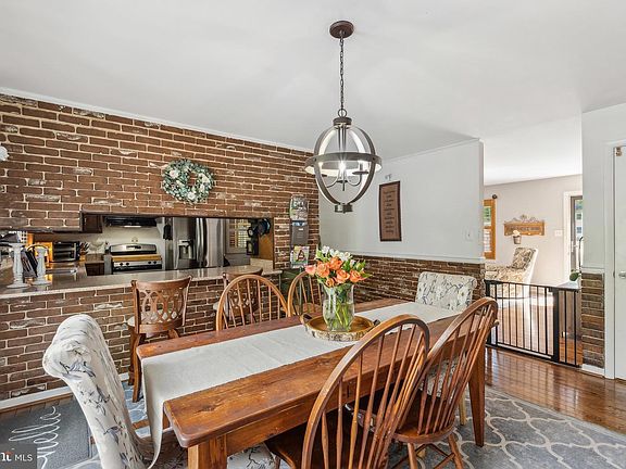 3rd image of 5232 Sumerduck Rd