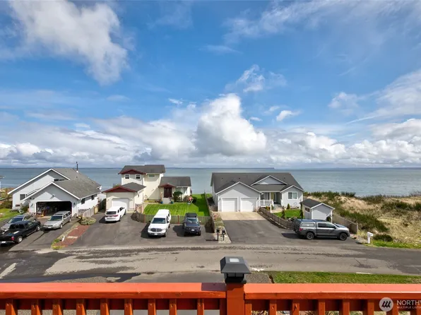 125 Sunrise Avenue SE, Ocean Shores, WA 98569