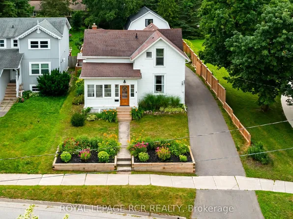 22 John St, Orangeville, ON L9W 2P1