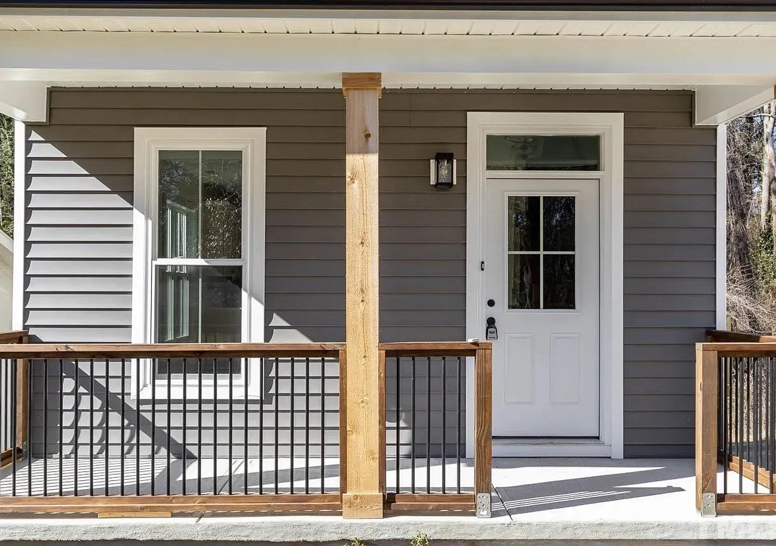 Room in 3 Bedroom Home at Maplewood Dr — Photo 3