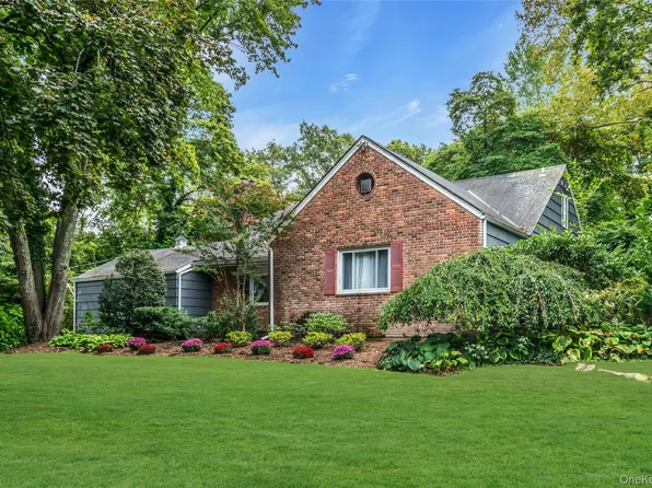 6 Harmony Road, Huntington, NY 11743