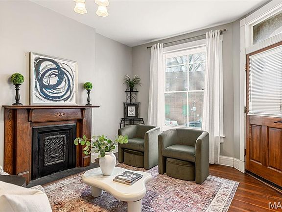 3rd image of 909 Victor St