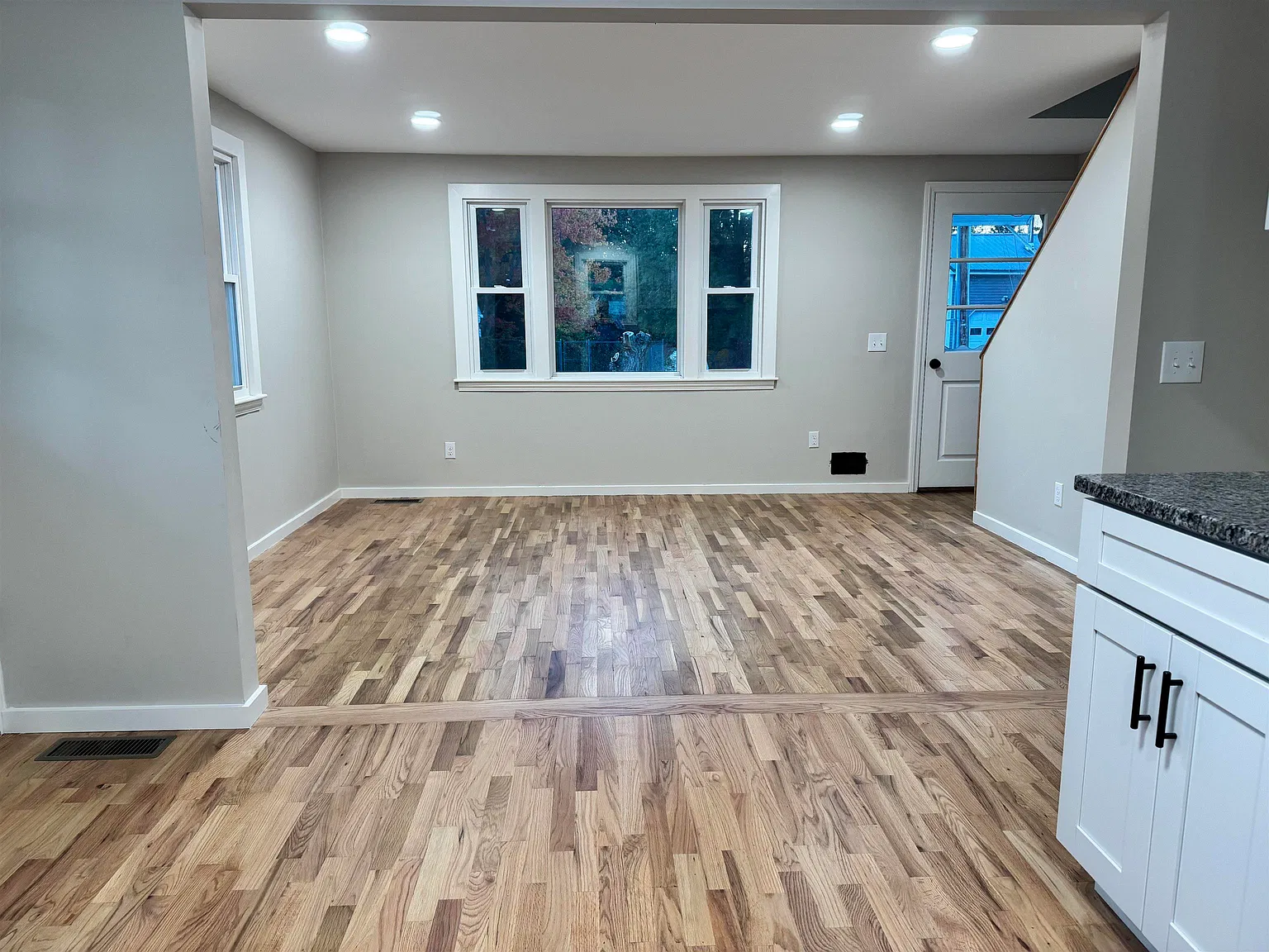 4 bed, 1.0 bath, 974 sqft, $3,200 — Photo 3