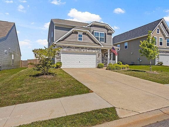 3rd image of 631 Pollyanna Dr