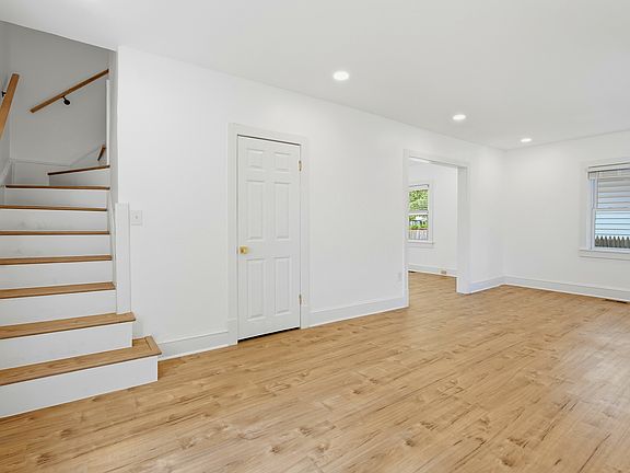 4th image of 3013 5th St SE