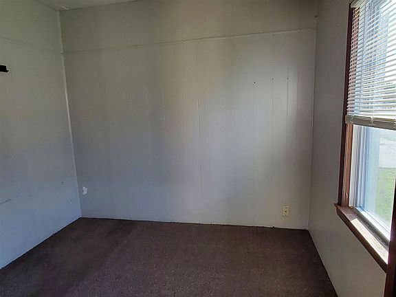 4th image of 1137 Eastman Ave