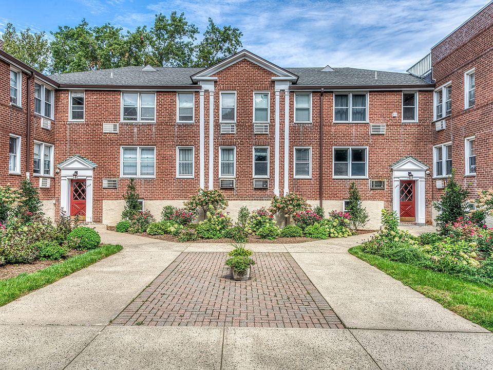 706 Palmer Court