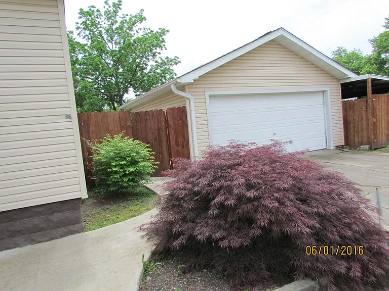 1115 Delaware Ave — Photo 3