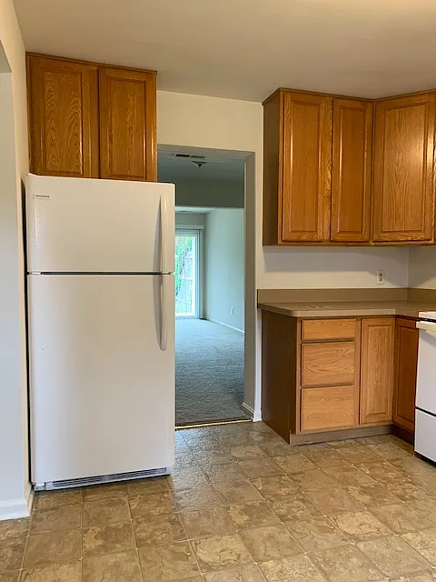 3 bed, 1.5 bath, 1156 sqft, $1,650 — Photo 3