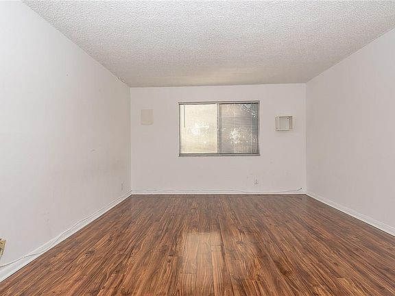 5th image of 417 Lakeview Dr APT 205