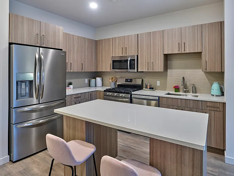 Experience the allure of a modern kitchen, perfectly blending style with functionality.