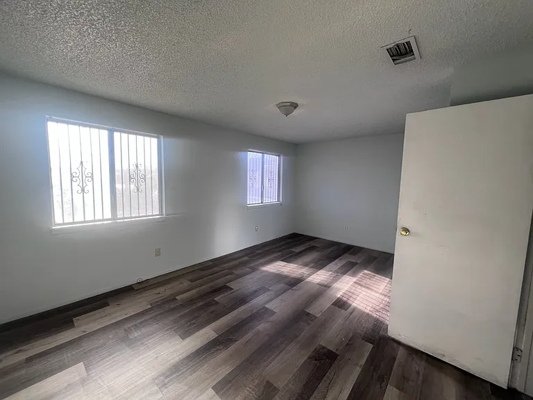4947 San Rafael Ave — Photo 9