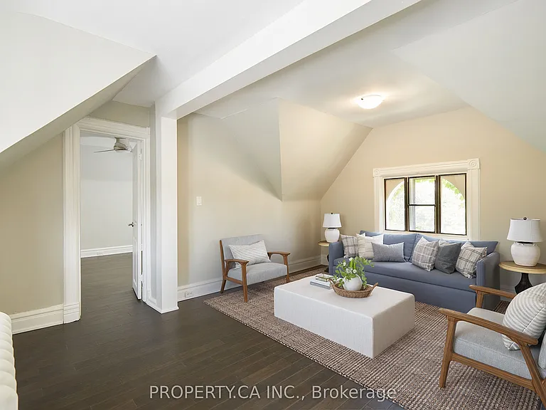 345 Gladstone Ave #UPPER — Photo 12