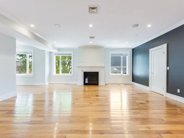 17-19 Vinton St #5, Boston, MA 02127