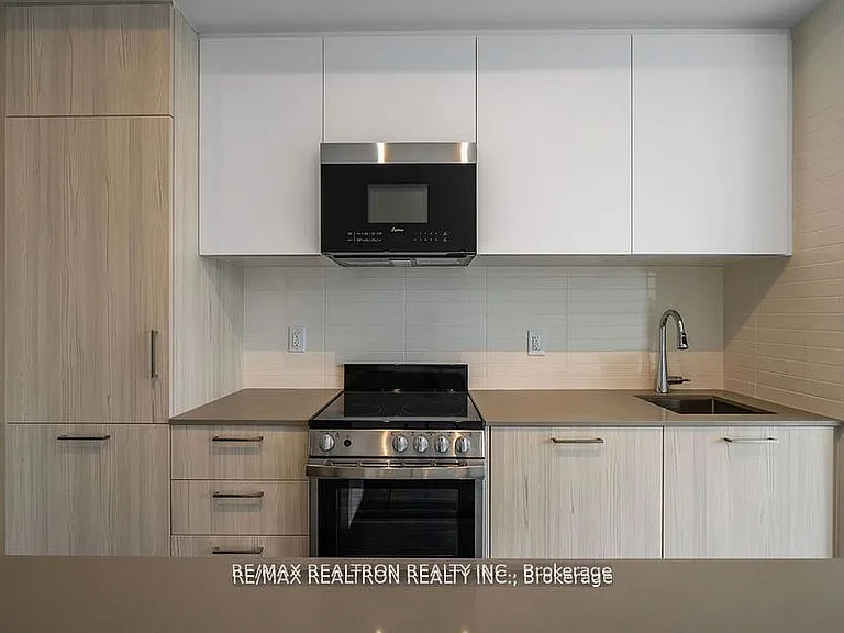 65 Mutual St #3203 — Photo 4