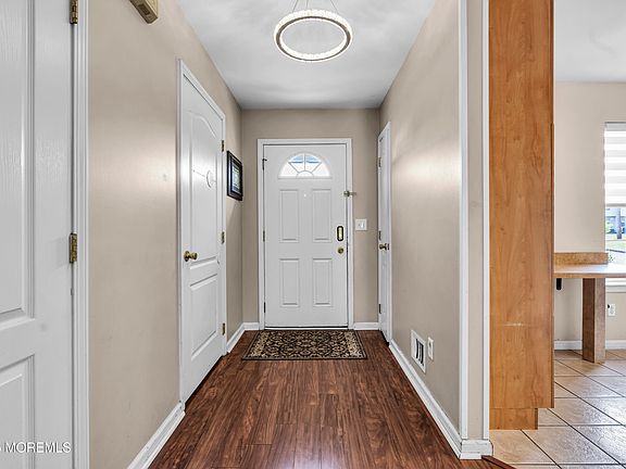 4th image of 106 Aspen Court