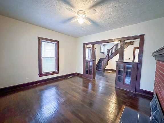 3rd image of 836 N Oxford St #836