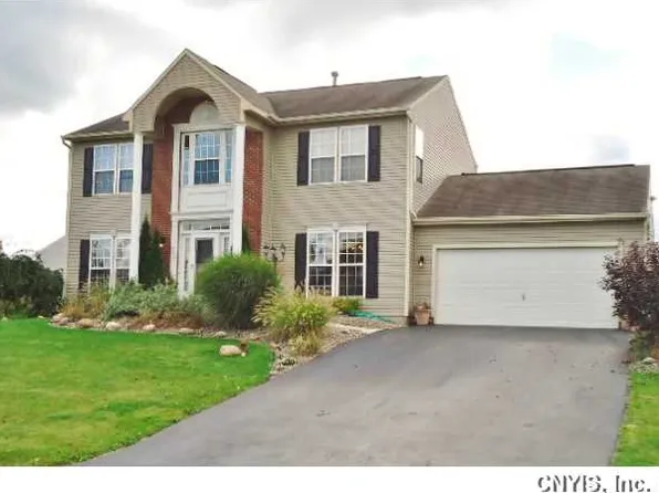 8252 Dampier Cir, Liverpool, NY 13090